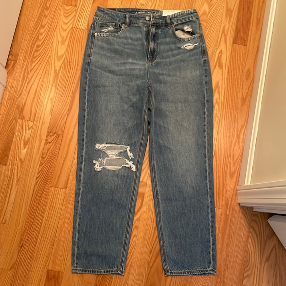 NWT American Eagle (AE) Mom Straight Jeans